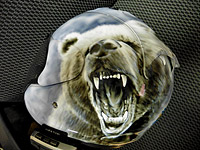 Аэрография на шлеме «Медведь»